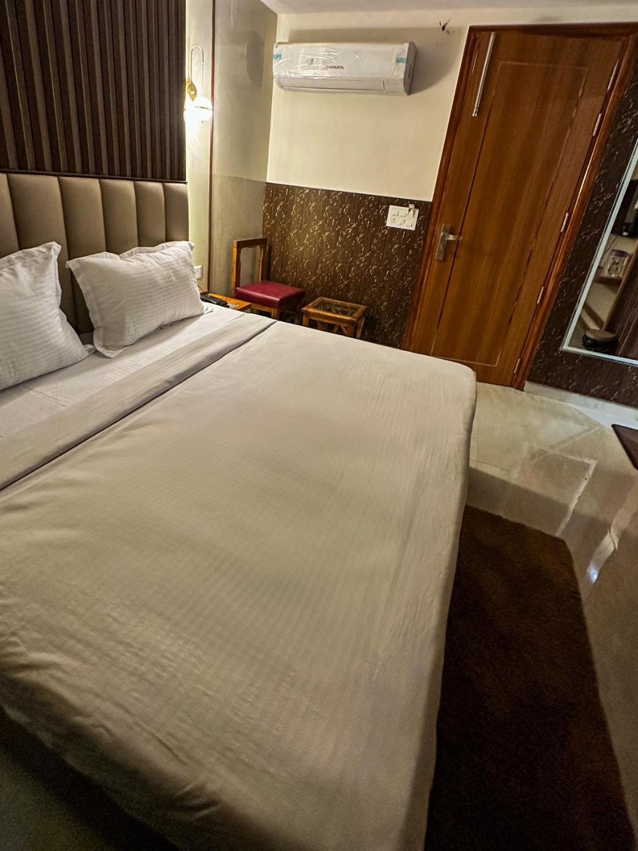 Delhi Delight Premium Bed and Breakfast New Delhi Exteriör bild